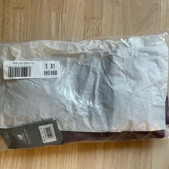 NWT Women’s New Balance Sleek Medium Support Pocket Sports Bra - Size SMALL - Picture 11 of 11